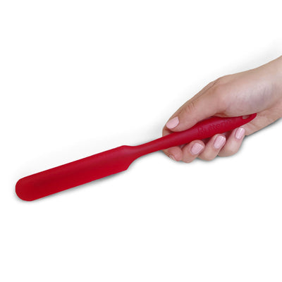 #Hand-holding-spatula_red_first_photo